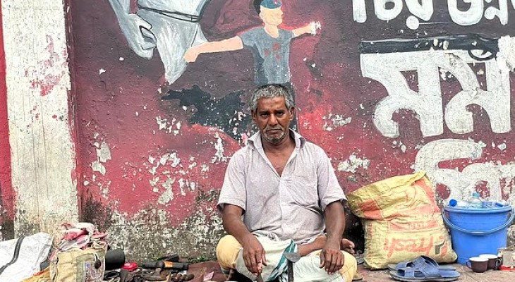 জুতা সেলাইয়ে কেটে গেল জীবন দাসের ৪০টি বছর