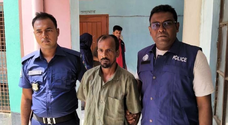 ‘বোমা হোসেন’ গ্রেপ্তার, বাড়ি থেকে উদ্ধার ২ ককটেল